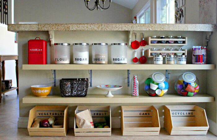 Encimera con estantes para mantener el orden