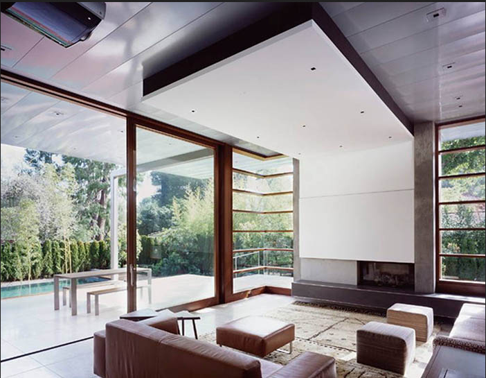 Salon unido con critalera a terraza